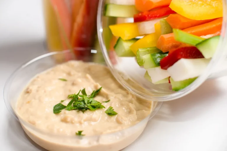 Tartinade crémeuse et bâtonnets de légumes crus